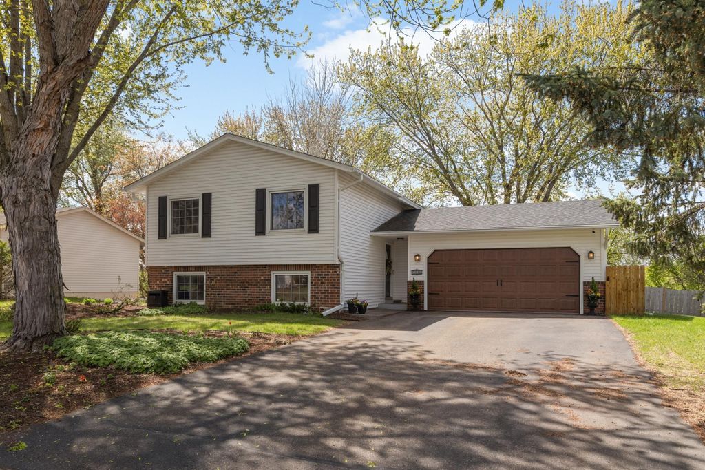 6440 Duck Lake Road, Eden Prairie, MN 55346