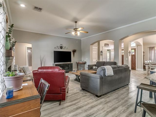 16008 Ledge Lane, Edmond, OK 73013