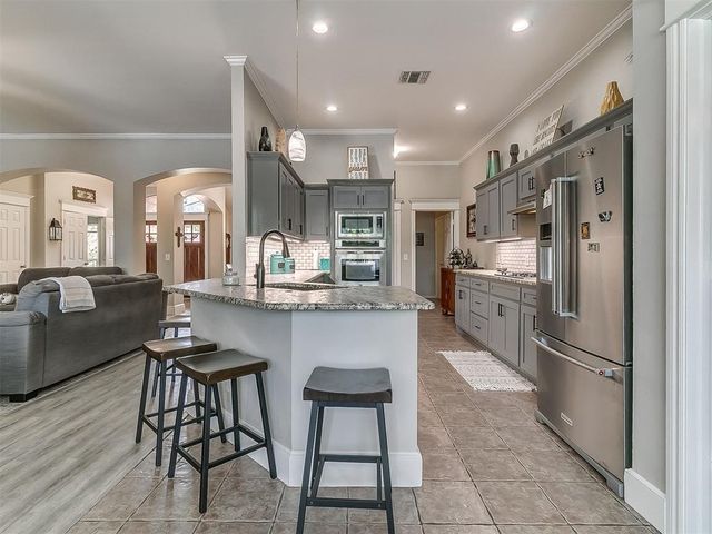16008 Ledge Lane, Edmond, OK 73013