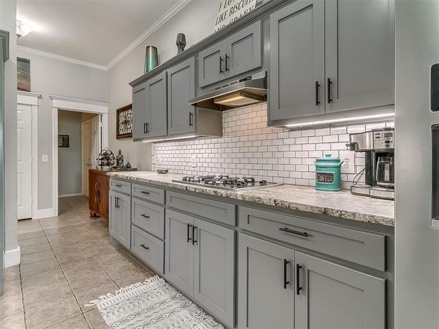 16008 Ledge Lane, Edmond, OK 73013
