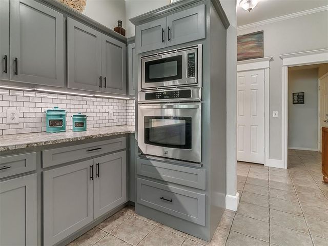 16008 Ledge Lane, Edmond, OK 73013
