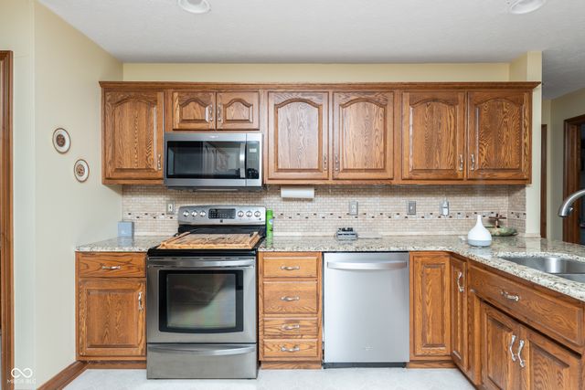 5325 Red Stone Lane, Greenwood, IN 46142