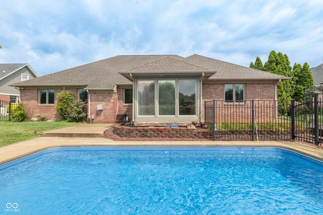 5325 Red Stone Lane, Greenwood, IN 46142