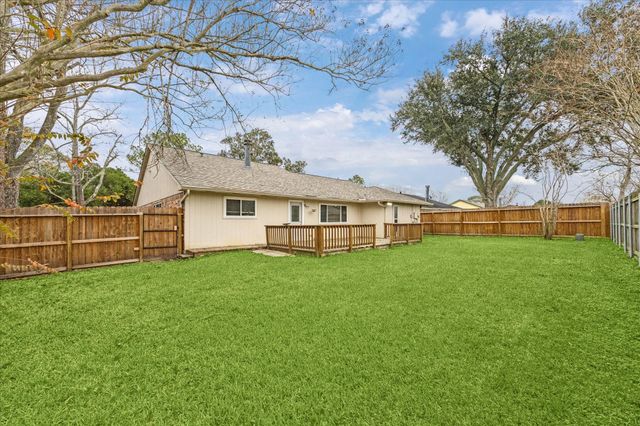 16706 Nina Drive, Friendswood, TX 77546