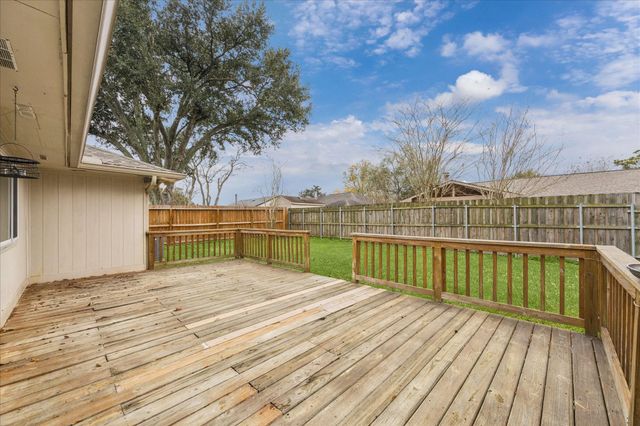 16706 Nina Drive, Friendswood, TX 77546