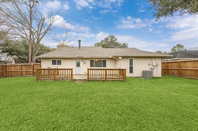 16706 Nina Drive, Friendswood, TX 77546