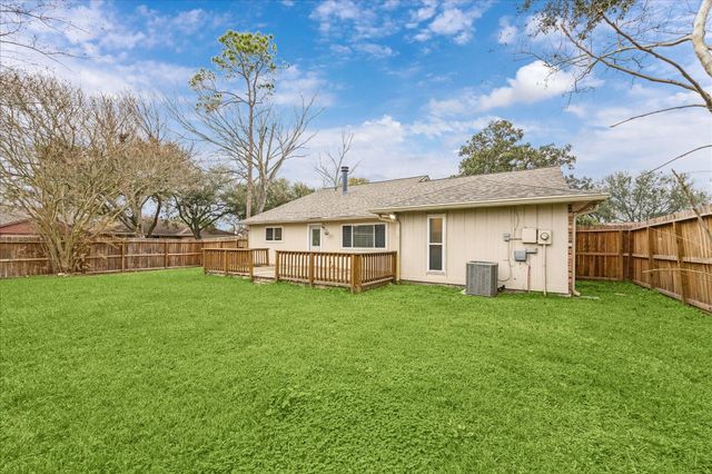 16706 Nina Drive, Friendswood, TX 77546