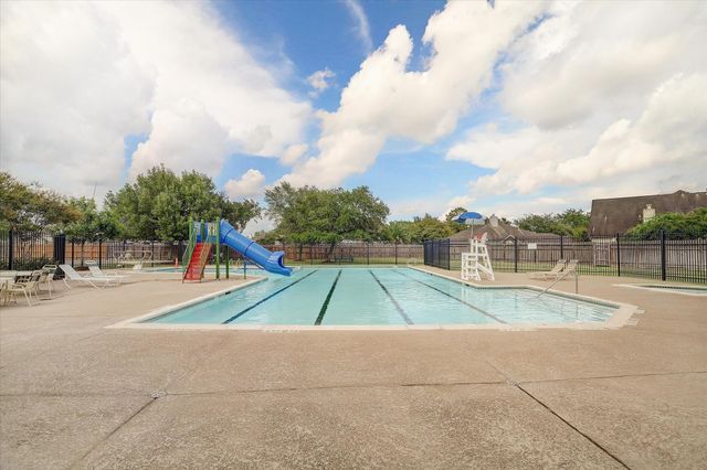16706 Nina Drive, Friendswood, TX 77546