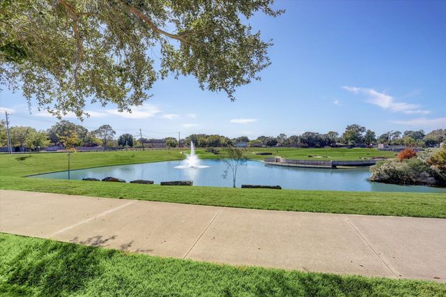 16706 Nina Drive, Friendswood, TX 77546