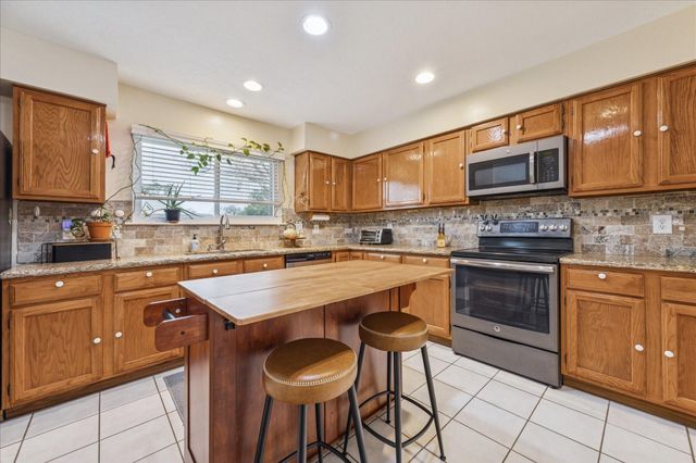 16706 Nina Drive, Friendswood, TX 77546