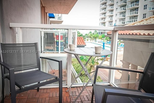 5085 NW 7th St 512, Miami, FL 33126