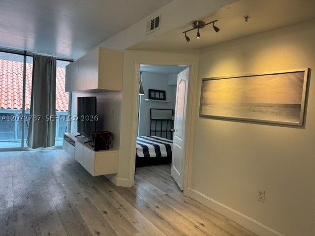 5085 NW 7th St 512, Miami, FL 33126