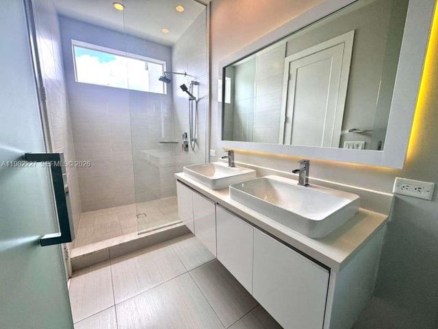 6458 NW 103rd Psge, Doral, FL 33178