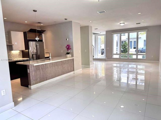 6458 NW 103rd Psge, Doral, FL 33178