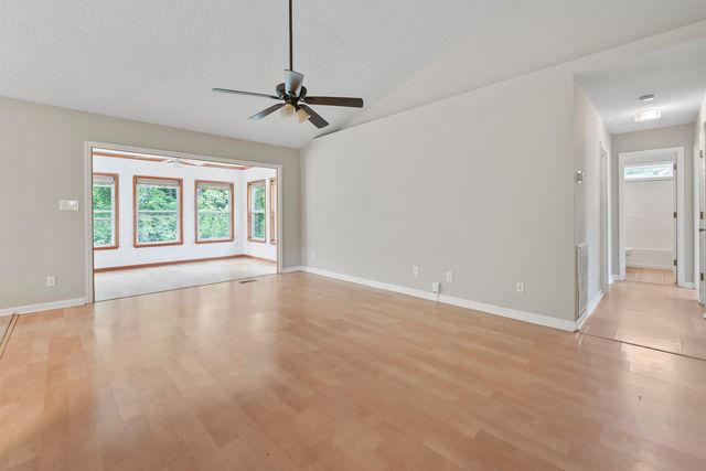 961 Castlewood Dr., Conway, SC 29526