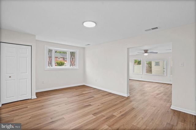 2 BREAKWATER CT, Pasadena, MD 21122