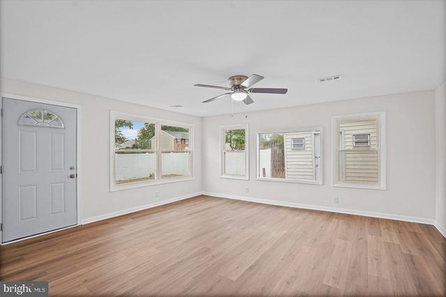 2 BREAKWATER CT, Pasadena, MD 21122