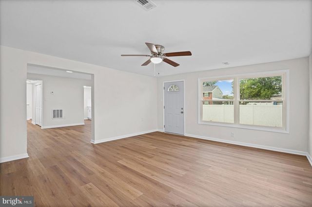 2 BREAKWATER CT, Pasadena, MD 21122