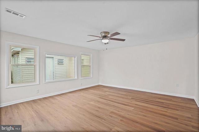 2 BREAKWATER CT, Pasadena, MD 21122