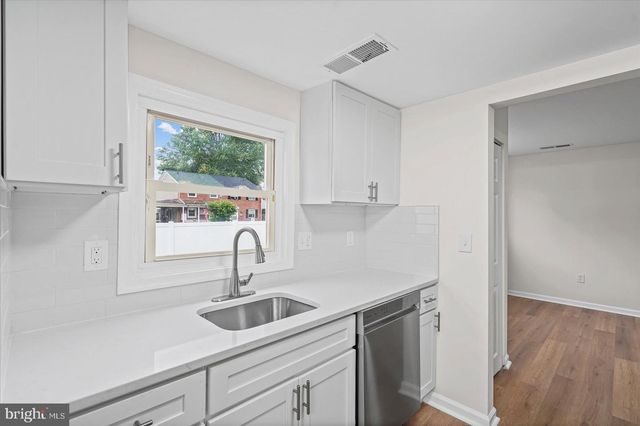 2 BREAKWATER CT, Pasadena, MD 21122