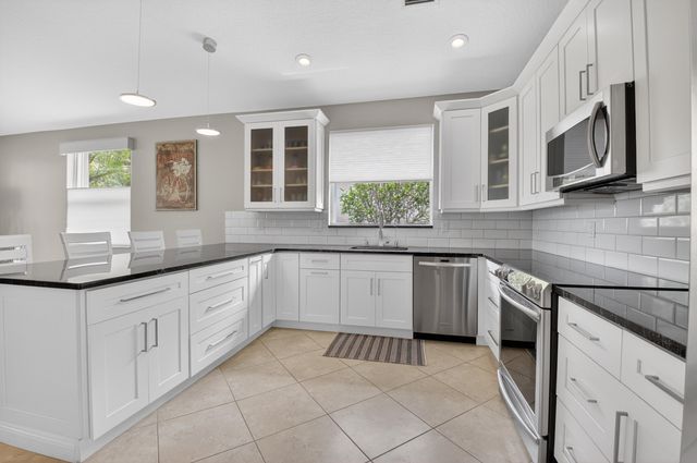 8647 Via Avellino, Lake Worth, FL 33467