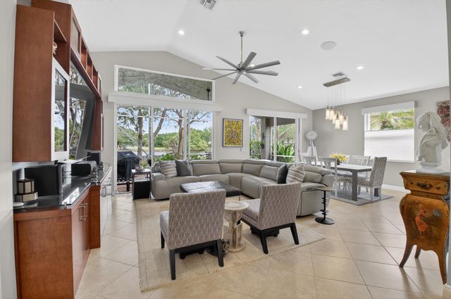 8647 Via Avellino, Lake Worth, FL 33467