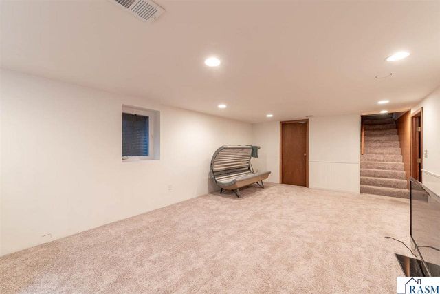2613 E Main Street, Mankato, MN 56001