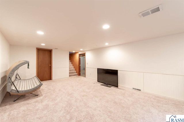 2613 E Main Street, Mankato, MN 56001
