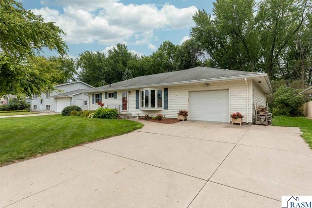 2613 E Main Street, Mankato, MN 56001
