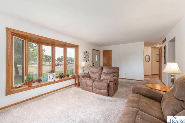 2613 E Main Street, Mankato, MN 56001