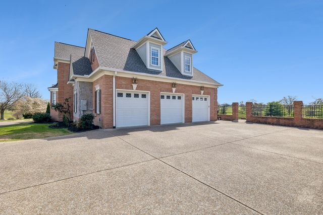 107 Gaston St, Gallatin, TN 37066