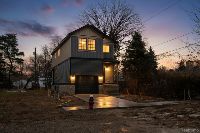 8475 Stout Avenue, Warren, MI 48093