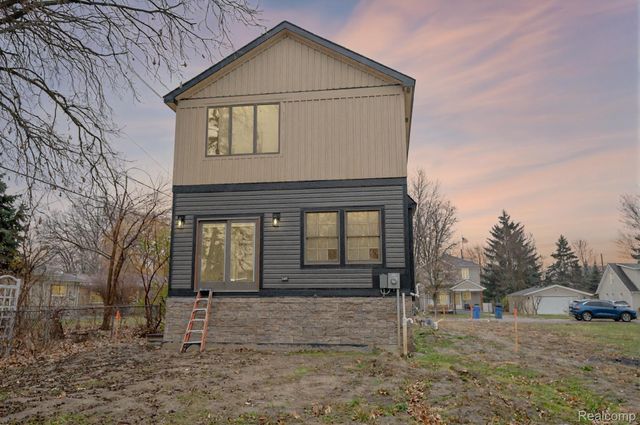 8475 Stout Avenue, Warren, MI 48093