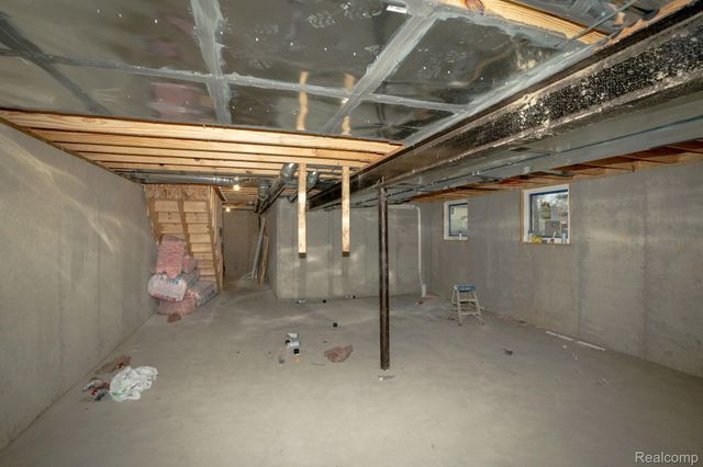 8475 Stout Avenue, Warren, MI 48093