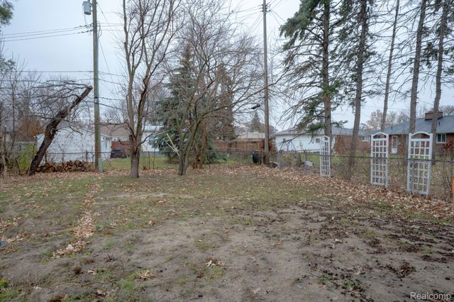 8475 Stout Avenue, Warren, MI 48093