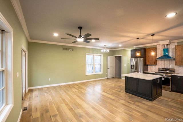 8475 Stout Avenue, Warren, MI 48093