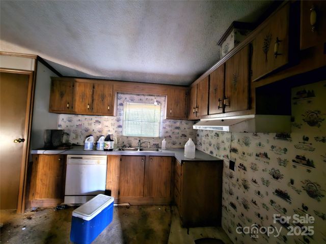 206 Benjamin Drive, Dallas, NC 28034