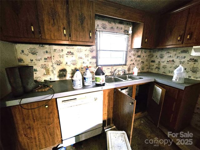 206 Benjamin Drive, Dallas, NC 28034