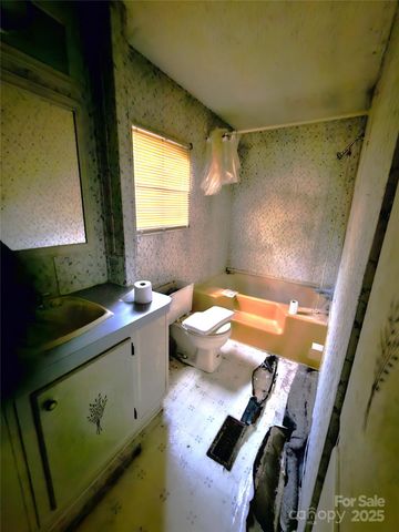 206 Benjamin Drive, Dallas, NC 28034