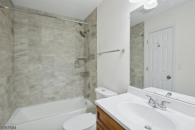 17 Norwich Pl 17, Franklin Twp., NJ 08873