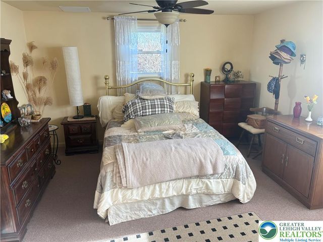 34 Stonecroft Drive, Palmer Twp, PA 18045