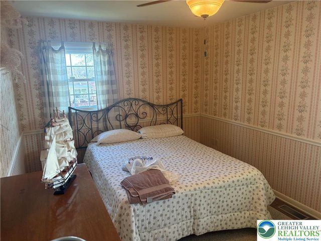 34 Stonecroft Drive, Palmer Twp, PA 18045