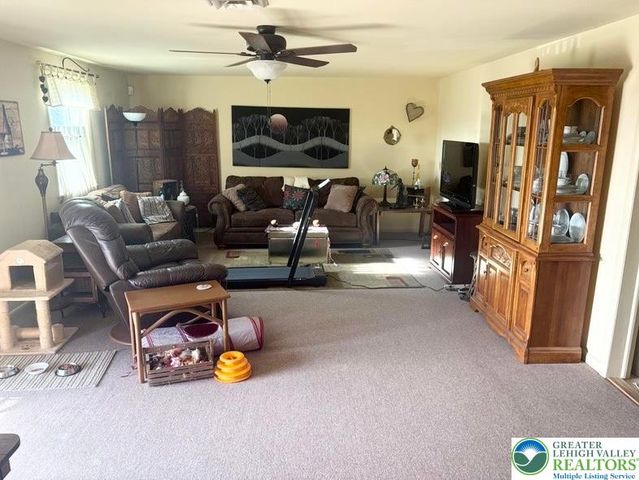 34 Stonecroft Drive, Palmer Twp, PA 18045