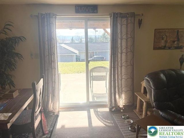 34 Stonecroft Drive, Palmer Twp, PA 18045
