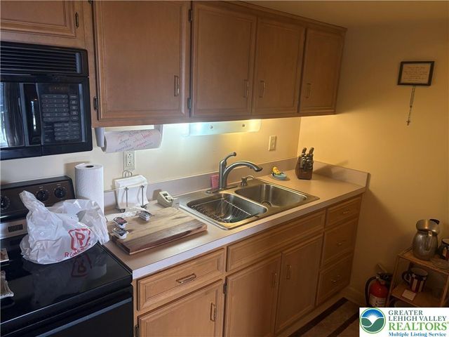34 Stonecroft Drive, Palmer Twp, PA 18045