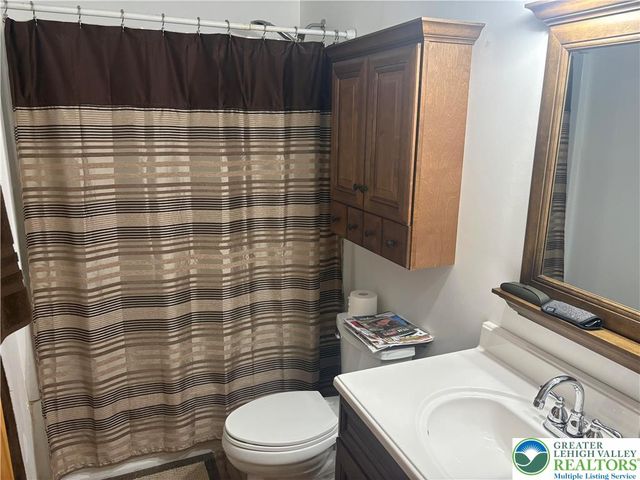 34 Stonecroft Drive, Palmer Twp, PA 18045