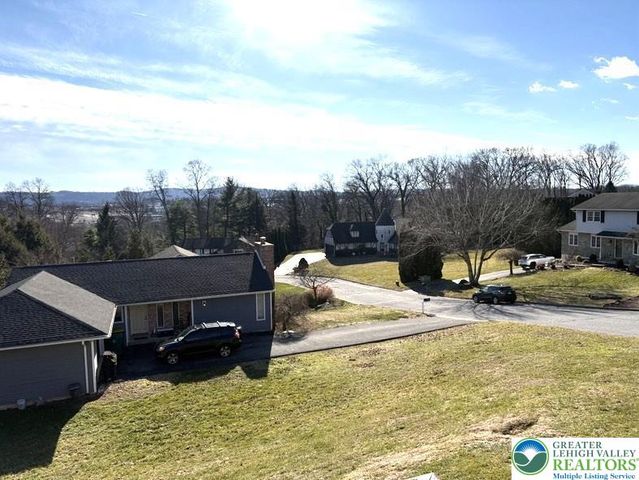34 Stonecroft Drive, Palmer Twp, PA 18045