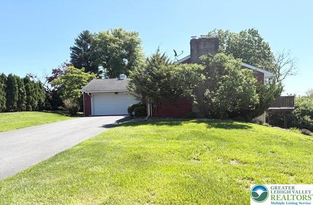 34 Stonecroft Drive, Palmer Twp, PA 18045