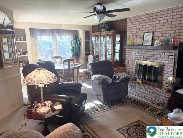 34 Stonecroft Drive, Palmer Twp, PA 18045