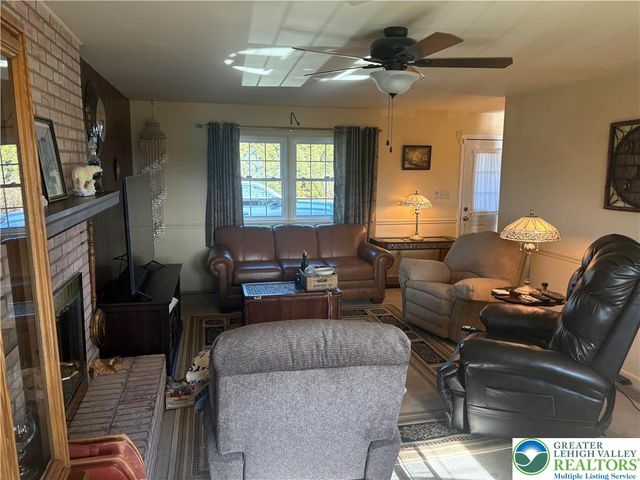 34 Stonecroft Drive, Palmer Twp, PA 18045